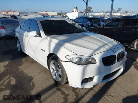 2013 BMW 5 Series 528i с VIN WBAXG5C56DDY34798, выставлен на аукционе IAAI как лот 42283433 с пробегом 66 658 миль миль и . История ставок и продаж доступна на DreamBid. Изображение 1.