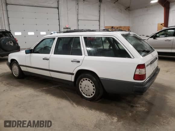 1987 Mercedes-Benz 300 с VIN WDBEB93D9HF036375, выставлен на аукционе Copart как лот 85326994 с пробегом 175 986 миль миль и Списание • Salvage title. История ставок и продаж доступна на DreamBid. Изображение 2.