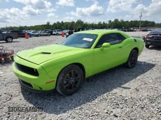 2023 Dodge Challenger SXT z VIN 2C3CDZGG8PH546595, wystawiony jako Copart lot #61794495 z przebiegiem 15 410 mil mil oraz Szkoda całkowita • Salvage title. Historia ofert i sprzedaży dostępna na DreamBid. Obrazek 1.