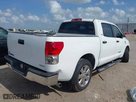 2007 Toyota Tundra SR5 z VIN 5TBET54177S454906, wystawiony jako IAAI lot #42524859 z przebiegiem 429 890 mil mil oraz . Historia ofert i sprzedaży dostępna na DreamBid. Obrazek 4.