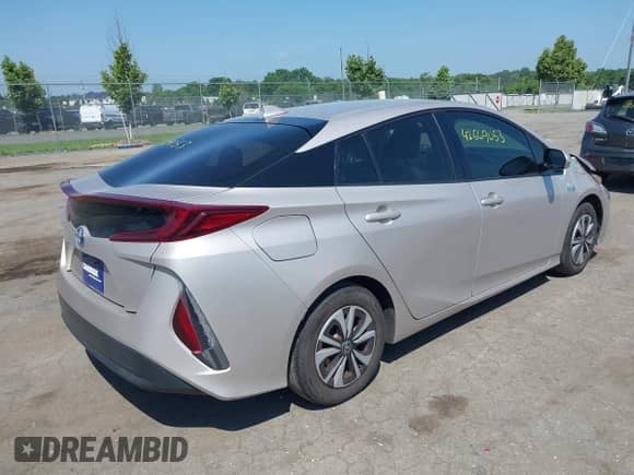 2018 Toyota Prius Plus z VIN JTDKARFP0J3075649, wystawiony jako IAAI lot #42569053 z przebiegiem 99 581 mil mil oraz . Historia ofert i sprzedaży dostępna na DreamBid. Obrazek 4.
