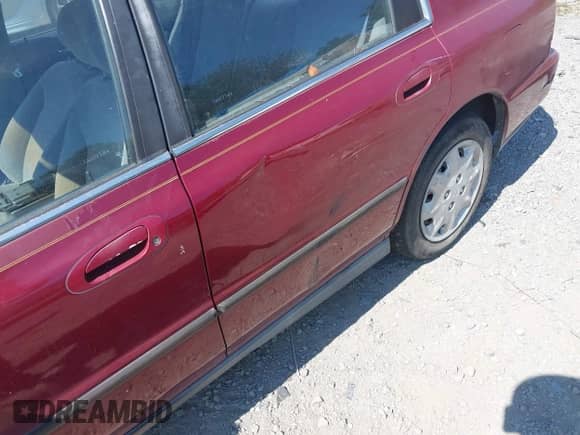 1996 Honda Accord LX z VIN 1HGCD5633TA077784, wystawiony jako IAAI lot #43302358 z przebiegiem 235 003 mil mil oraz . Historia ofert i sprzedaży dostępna na DreamBid. Obrazek 6.