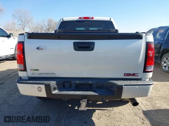 2012 GMC Sierra 1500 Denali with VIN 3GTP2XE2XCG103325, listed as a IAAI auction lot 41477140 with 119,917 mi miles and . Bid and sale history available at DreamBid. Image 16.