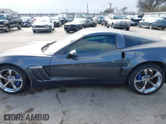 2013 Chevrolet Corvette Grand Sport 3LT with VIN 1G1YW2DW0D5100841, listed as a IAAI auction lot 41401339 with 137,995 mi miles and . Bid and sale history available at DreamBid. Image 15.