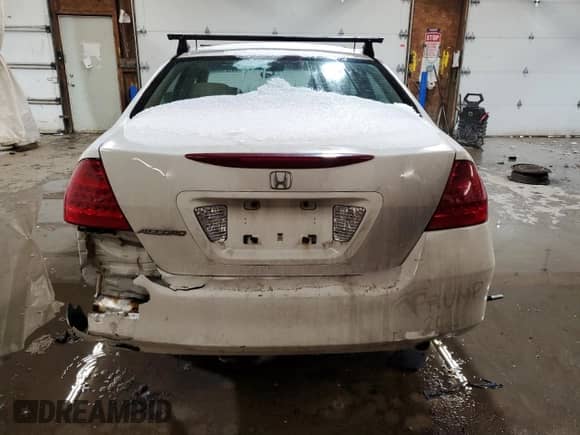 2006 Honda Accord LX z VIN 1HGCM55426A168527, wystawiony jako Copart lot #45121535 z przebiegiem Nie podano mil oraz Szkoda całkowita • Salvage title. Historia ofert i sprzedaży dostępna na DreamBid. Obrazek 6.