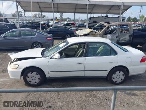 2000 Honda Accord LX with VIN 1HGCG1649YA095481, listed as a IAAI auction lot 41867406 with 218,765 mi miles and . Bid and sale history available at DreamBid. Image 14.
