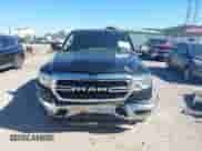 2020 Ram 1500 Big Horn z VIN 1C6SRFBT2LN214446, wystawiony jako IAAI lot #43329392 z przebiegiem 57 501 mil mil oraz . Historia ofert i sprzedaży dostępna na DreamBid. Obrazek 11.