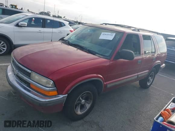 1998 Chevrolet Blazer LS with VIN 1GNCS13W2W2124918, listed as a IAAI auction lot 42643342 with 176,695 mi miles and . Bid and sale history available at DreamBid. Image 2.