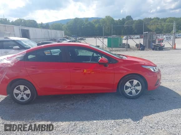 2018 Chevrolet Cruze LS с VIN 1G1BB5SM6J7142144, выставлен на аукционе IAAI как лот 43314111 с пробегом 81 318 миль миль и . История ставок и продаж доступна на DreamBid. Изображение 13.