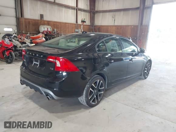 2017 Volvo S60 Dynamic с VIN YV126MFL2H2422426, выставлен на аукционе IAAI как лот 42949011 с пробегом 133 305 миль миль и . История ставок и продаж доступна на DreamBid. Изображение 4.