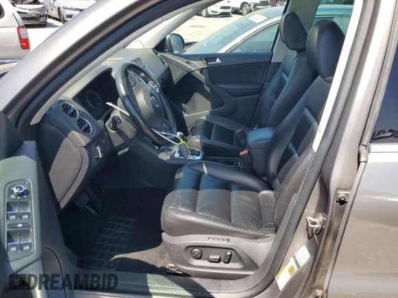 2011 Volkswagen Tiguan SEL с VIN WVGAV7AXXBW549291, выставлен на аукционе Copart как лот 61309895 с пробегом 89 428 миль миль и Списание • Salvage title. История ставок и продаж доступна на DreamBid. Изображение 7.