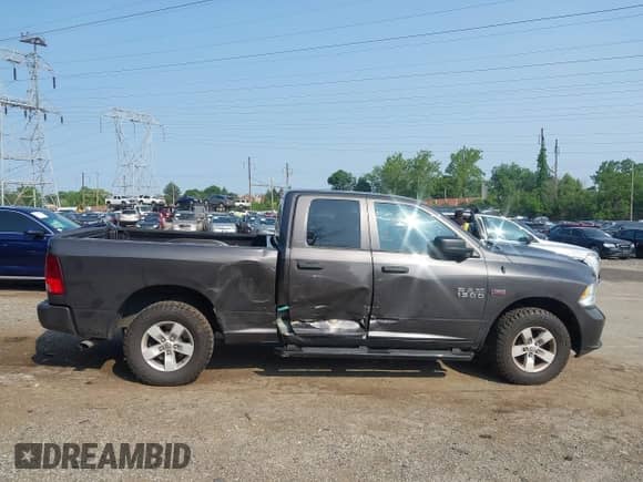 2018 Ram 1500 Express с VIN 1C6RR7FT3JS218244, выставлен на аукционе IAAI как лот 42452712 с пробегом 80 610 миль миль и . История ставок и продаж доступна на DreamBid. Изображение 13.