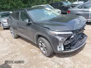 2025 Chevrolet Trax LT с VIN KL77LHEP9SC243721, выставлен на аукционе IAAI как лот 42846122 с пробегом 1 579 миль миль и . История ставок и продаж доступна на DreamBid. Изображение 1.