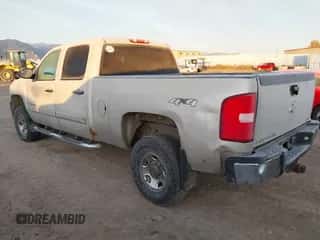 2007 Chevrolet Silverado 2500HD 1LT z VIN 1GCHK23K17F513450, wystawiony jako IAAI lot #43547332 z przebiegiem 721 658 mil mil oraz . Historia ofert i sprzedaży dostępna na DreamBid. Obrazek 3.