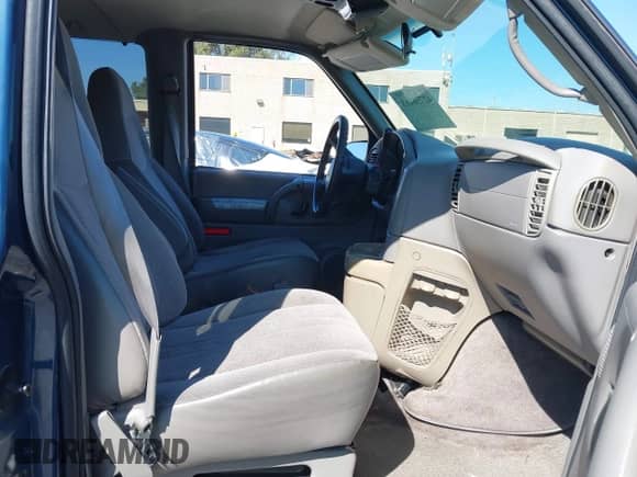2001 Chevrolet Astro z VIN 1GNDM19W21B126487, wystawiony jako IAAI lot #42756463 z przebiegiem 163 209 mil mil oraz . Historia ofert i sprzedaży dostępna na DreamBid. Obrazek 5.