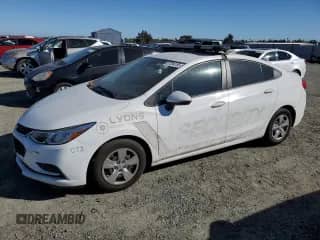 2017 Chevrolet Cruze LS z VIN 1G1BC5SM9H7277139, wystawiony jako Copart lot #87294185 z przebiegiem 118 149 mil mil oraz Czysty tytuł • Clean title. Historia ofert i sprzedaży dostępna na DreamBid. Obrazek 1.