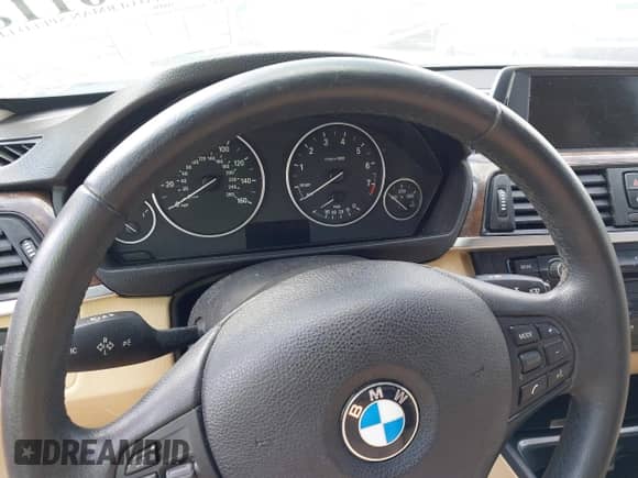 2015 BMW 3 Series 320i с VIN WBA3B1G57FNT03736, выставлен на аукционе IAAI как лот 43501186 с пробегом Не указан миль и . История ставок и продаж доступна на DreamBid. Изображение 7.