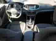 2019 Hyundai Ioniq Blue z VIN KMHC65LC8KU124376, wystawiony jako Copart lot #49629244 z przebiegiem 62 301 mil mil oraz . Historia ofert i sprzedaży dostępna na DreamBid. Obrazek 8.