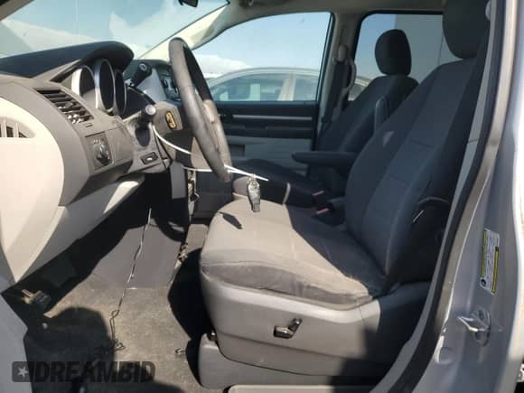 2008 Dodge Grand Caravan SXT z VIN 2D8HN54P38R135839, wystawiony jako Copart lot #70946685 z przebiegiem 70 972 mil mil oraz Czysty tytuł • Clean title. Historia ofert i sprzedaży dostępna na DreamBid. Obrazek 7.