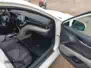 2021 Toyota Camry LE z VIN 4T1C11AK3MU424931, wystawiony jako IAAI lot #42981102 z przebiegiem 42 246 mil mil oraz . Historia ofert i sprzedaży dostępna na DreamBid. Obrazek 5.