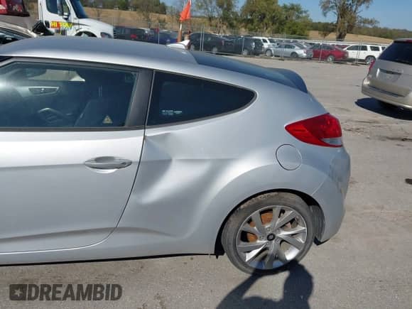 2016 Hyundai Veloster с VIN KMHTC6AD6GU261091, выставлен на аукционе IAAI как лот 43418121 с пробегом 106 868 миль миль и . История ставок и продаж доступна на DreamBid. Изображение 12.