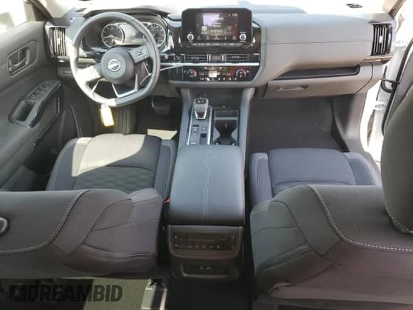 2025 Nissan Pathfinder SV с VIN 5N1DR3BB6SC263999, выставлен на аукционе Copart как лот 70742625 с пробегом 4 178 миль миль и Списание • Salvage title. История ставок и продаж доступна на DreamBid. Изображение 8.