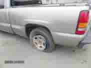2001 GMC Sierra 1500 SLE z VIN 2GTEC19V711120871, wystawiony jako IAAI lot #42093793 z przebiegiem 271 247 mil mil oraz . Historia ofert i sprzedaży dostępna na DreamBid. Obrazek 6.