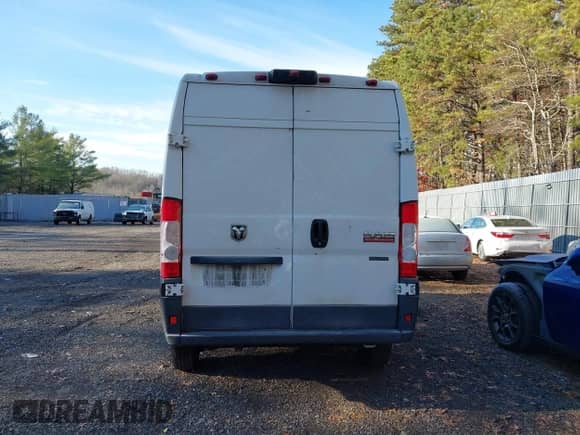 2018 Ram ProMaster Cargo с VIN 3C6TRVCG6JE110222, выставлен на аукционе IAAI как лот 41010863 с пробегом 75 639 миль миль и . История ставок и продаж доступна на DreamBid. Изображение 16.