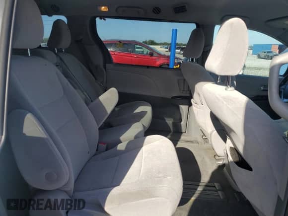 2018 Toyota Sienna LE with VIN 5TDKZ3DC5JS945139, listed as a Copart auction lot 84890405 with 145,797 mi miles and Salvage title. Bid and sale history available at DreamBid. Image 11.