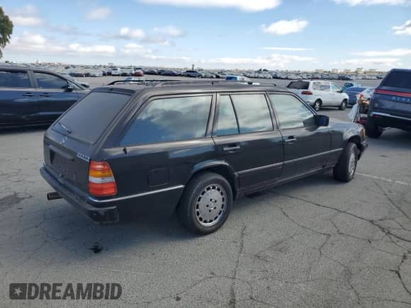 1987 Mercedes-Benz 300 с VIN WDBEB93D5HF043730, выставлен на аукционе Copart как лот 80014225 с пробегом 221 916 миль миль и Чистый • Clean title. История ставок и продаж доступна на DreamBid. Изображение 3.