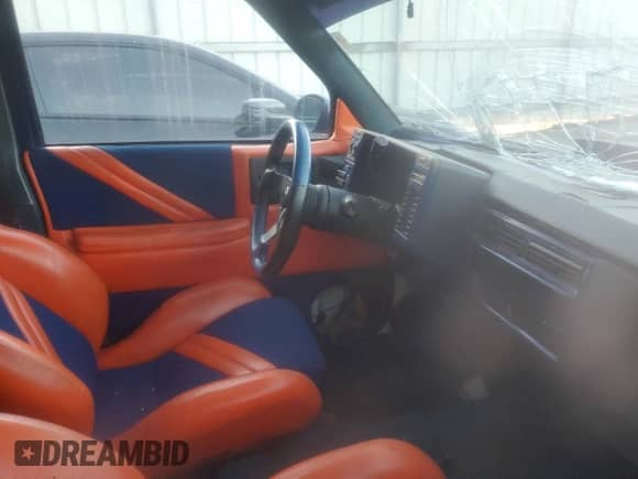 1992 Chevrolet Blazer LS с VIN 1GNCS18W1N0135749, выставлен на аукционе Copart как лот 83678594 с пробегом Не указан миль и Списание • Salvage title. История ставок и продаж доступна на DreamBid. Изображение 9.