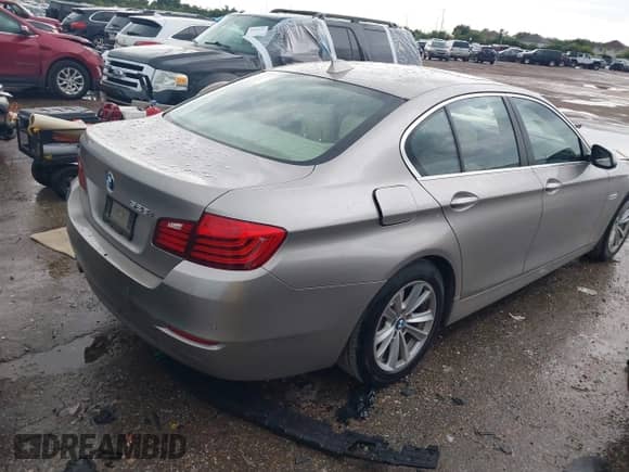 2014 BMW 5 Series 528i z VIN WBA5A5C50ED503595, wystawiony jako IAAI lot #42641762 z przebiegiem 100 608 mil mil oraz . Historia ofert i sprzedaży dostępna na DreamBid. Obrazek 4.