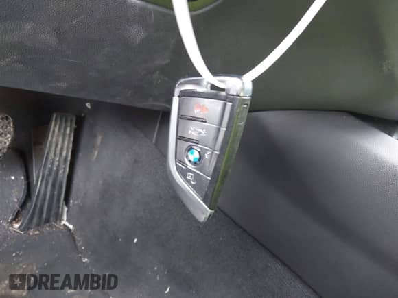 2019 BMW 5 Series 530e xDrive z VIN WBAJB1C51KB375850, wystawiony jako IAAI lot #42375948 z przebiegiem 70 680 mil mil oraz . Historia ofert i sprzedaży dostępna na DreamBid. Obrazek 11.