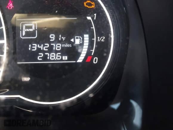 2015 Nissan Note SV z VIN 3N1CE2CP9FL363186, wystawiony jako IAAI lot #42866027 z przebiegiem 134 278 mil mil oraz . Historia ofert i sprzedaży dostępna na DreamBid. Obrazek 16.