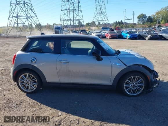 2015 MINI Hardtop S с VIN WMWXP7C59F2A58681, выставлен на аукционе IAAI как лот 43415107 с пробегом 103 468 миль миль и . История ставок и продаж доступна на DreamBid. Изображение 13.