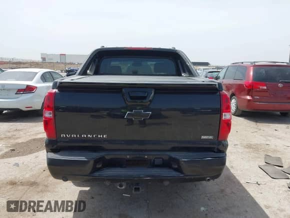 2007 Chevrolet Avalanche 3LT с VIN 3GNEC12017G152396, выставлен на аукционе IAAI как лот 42261163 с пробегом Не указан миль и . История ставок и продаж доступна на DreamBid. Изображение 16.