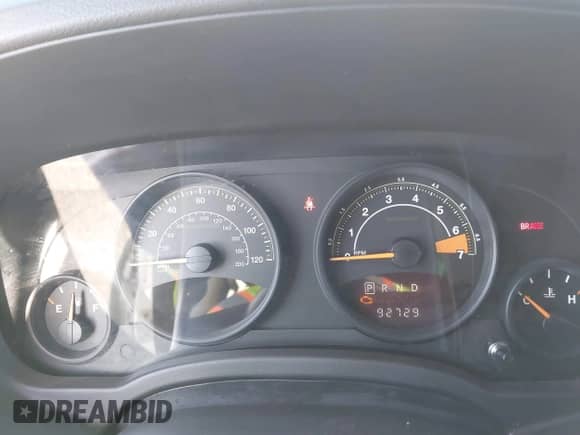 2014 Jeep Compass Sport z VIN 1C4NJCBA4ED881778, wystawiony jako IAAI lot #43359604 z przebiegiem 92 729 mil mil oraz . Historia ofert i sprzedaży dostępna na DreamBid. Obrazek 7.