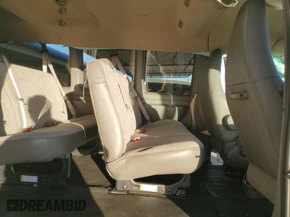 2023 Chevrolet Express Passenger LS с VIN 1GAZGNFP2P1259686, выставлен на аукционе Copart как лот 79679114 с пробегом 9 322 миль миль и Списание • Salvage title. История ставок и продаж доступна на DreamBid. Изображение 10.