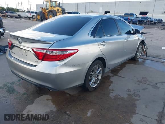 2017 Toyota Camry XLE z VIN 4T1BF1FK1HU660134, wystawiony jako IAAI lot #43300739 z przebiegiem 121 817 mil mil oraz . Historia ofert i sprzedaży dostępna na DreamBid. Obrazek 4.