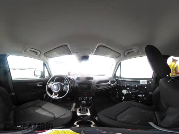 2017 Jeep Renegade Latitude с VIN ZACCJABB7HPF85356, выставлен на аукционе IAAI как лот 43229415 с пробегом 138 236 миль миль и . История ставок и продаж доступна на DreamBid. Изображение 24.