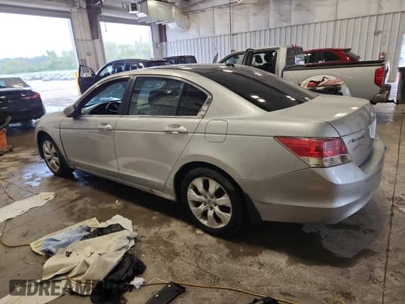 2009 Honda Accord EX-L with VIN 1HGCP26879A140962, listed as a Copart auction lot 71223085 with 186,063 mi miles and Clean title. Bid and sale history available at DreamBid. Image 2.
