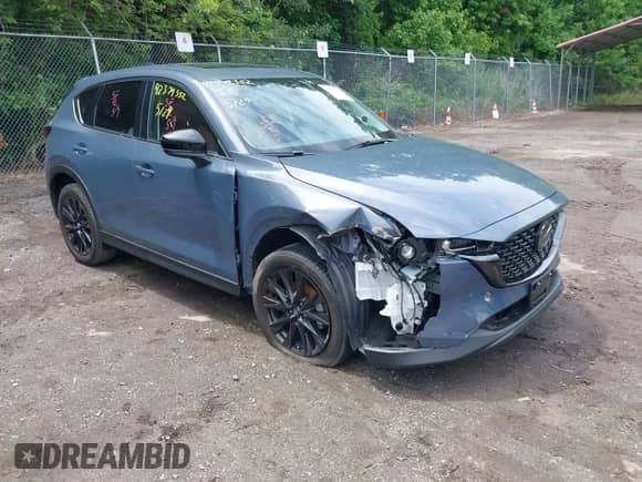 2023 Mazda CX-5 S Carbon Edition z VIN JM3KFBCM8P0223695, wystawiony jako IAAI lot #42379352 z przebiegiem 41 849 mil mil oraz . Historia ofert i sprzedaży dostępna na DreamBid. Obrazek 1.