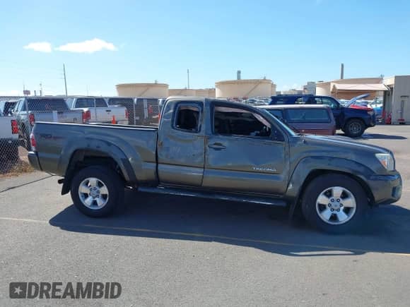 2015 Toyota Tacoma PreRunner with VIN 5TFTU4GNXFX087352, listed as a IAAI auction lot 41787677 with Not provided miles and . Bid and sale history available at DreamBid. Image 13.
