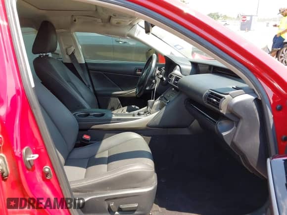 2020 Lexus IS 300 z VIN JTHAA1D2XL5103645, wystawiony jako IAAI lot #43080869 z przebiegiem 64 934 mil mil oraz . Historia ofert i sprzedaży dostępna na DreamBid. Obrazek 5.