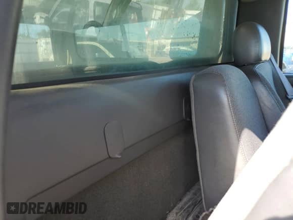 2004 Chevrolet Silverado 1500 Work Truck z VIN 1GCEC14X44Z330803, wystawiony jako Copart lot #63054345 z przebiegiem 277 216 mil mil oraz Czysty tytuł • Clean title. Historia ofert i sprzedaży dostępna na DreamBid. Obrazek 10.