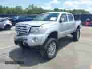 2010 Toyota Tacoma PreRunner z VIN 3TMJU4GN5AM093419, wystawiony jako IAAI lot #42882575 z przebiegiem 227 641 mil mil oraz . Historia ofert i sprzedaży dostępna na DreamBid. Obrazek 2.