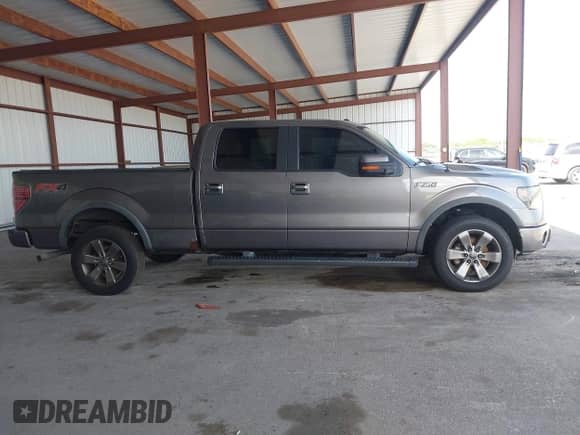 2013 Ford F-150 XL z VIN 1FTFW1EF0DFD14147, wystawiony jako IAAI lot #42869432 z przebiegiem Nie podano mil oraz . Historia ofert i sprzedaży dostępna na DreamBid. Obrazek 14.