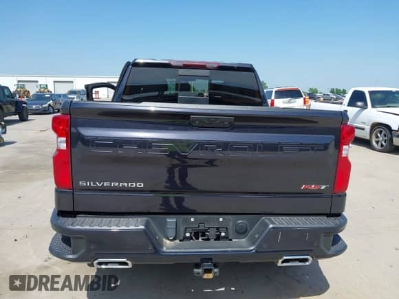 2022 Chevrolet Silverado 1500 RST with VIN 1GCUDEET2NZ520287, listed as a IAAI auction lot 42255608 with 37,264 mi miles and . Bid and sale history available at DreamBid. Image 17.