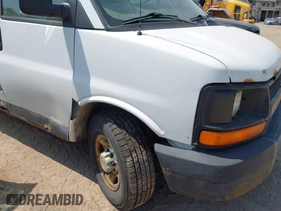 2009 Chevrolet Express Cargo with VIN 1GCGG25C091116931, listed as a IAAI auction lot 42735045 with 239,597 mi miles and . Bid and sale history available at DreamBid. Image 6.
