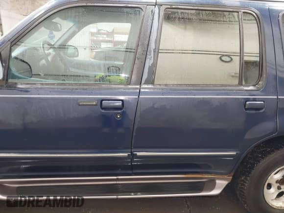 1997 Ford Explorer XLT с VIN 1FMDU35P6VUA33724, выставлен на аукционе IAAI как лот 41843164 с пробегом 226 234 миль миль и . История ставок и продаж доступна на DreamBid. Изображение 14.